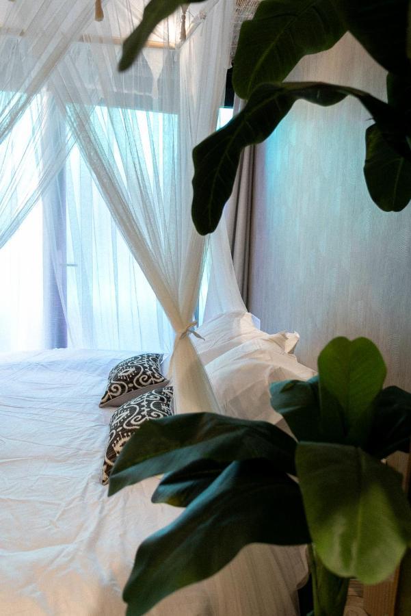 Bali Serenity Balneo Et Lit Rond Lagnieu ภายนอก รูปภาพ